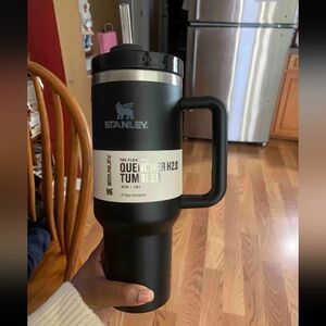 Stanley Cup 40oz Quencher H2.0 Tumbler - Black Color